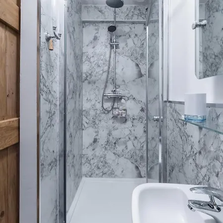1 Bed In Oc-lr036 Apartman